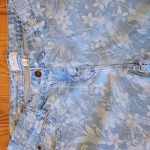 Per Se Women's Short - Picture 4 of 5